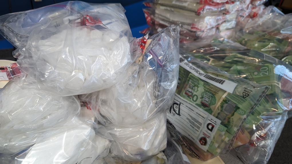 滑铁卢警察局缴获价值近千万毒品，两名居民被起诉